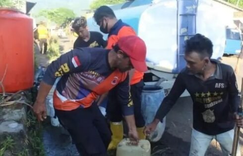 BPBD Sukabumi Salurkan 10.000 Liter Air Bersih untuk 315 KK Terdampak Kekeringan