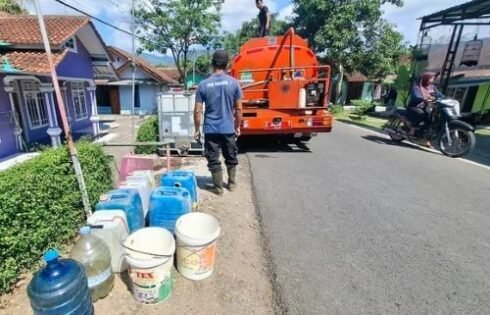 BPBD Ciamis Siaga Salurkan Air Bersih, 785 Warga Terdampak Kekeringan Terima Bantuan