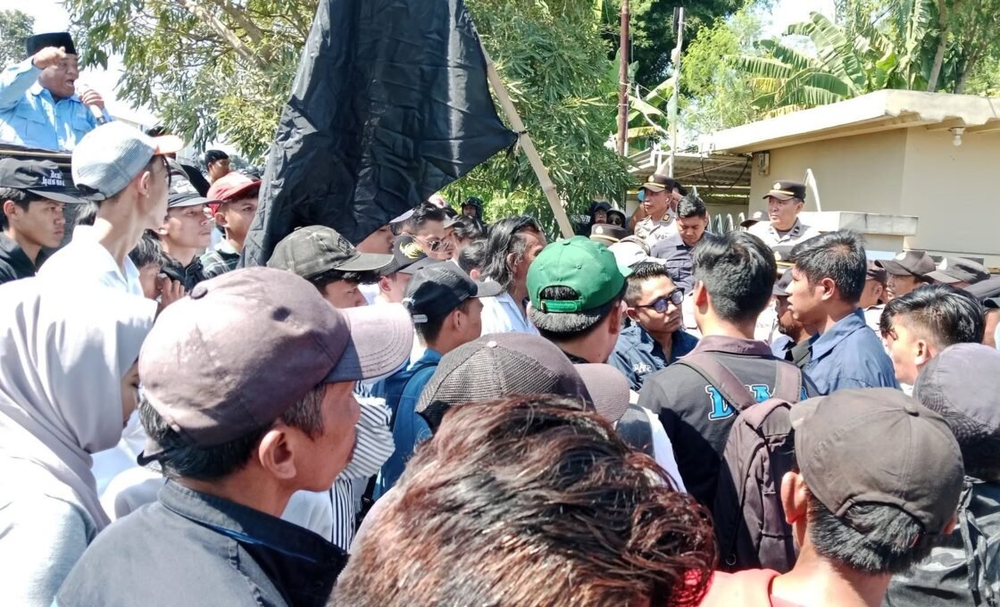 Masyarakat Desak Bupati Sukabumi Evaluasi Total Kinerja Sejumlah OPD, Ancam Gelar Aksi Massa