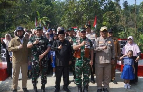 Warga Antusias, Jembatan Garuda Suci di Cikembar Resmi Beroperasi