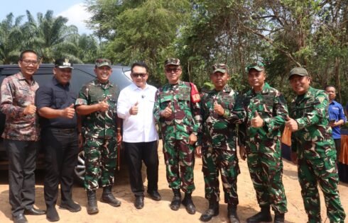 Kasdim 0402/OKI Dampingi Kepala Staf Kepresidenan Tinjau Lokasi Cetak Sawah Rakyat di Tanjung Lubuk