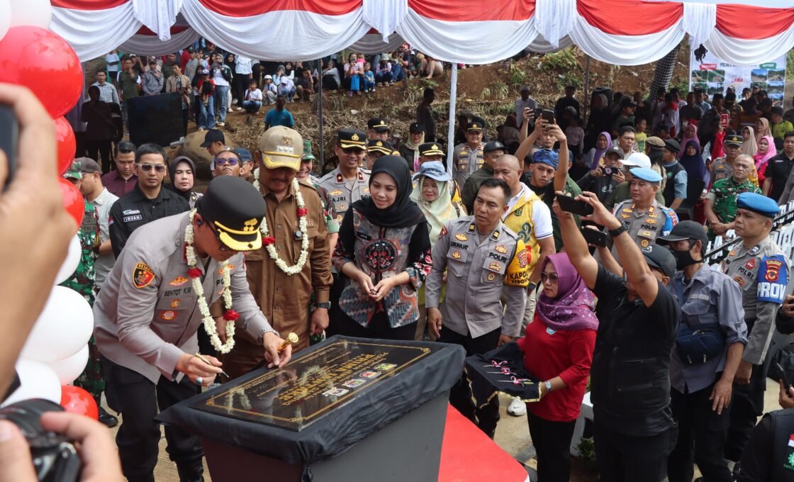 Kapolres Sukabumi Kota Resmikan Jembatan Gantung Prima Jantake, Dorong Akses dan Ekonomi Warga