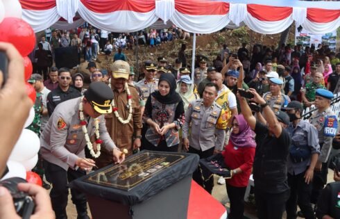 Kapolres Sukabumi Kota Resmikan Jembatan Gantung Prima Jantake, Dorong Akses dan Ekonomi Warga