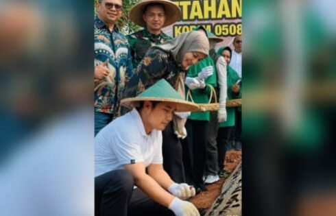 Di Tengah Kota Depok, Wawali dan Forkopimda Gerakan Urban Farming Lewat Tanam Bawang Merah Bersama Kodim 0508