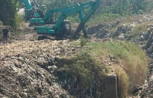 Sampah Dikeruk PUPR Depok Dari Kali Pesanggrahan Belakang TPA Cipayung, Aliran Kembali Lancar