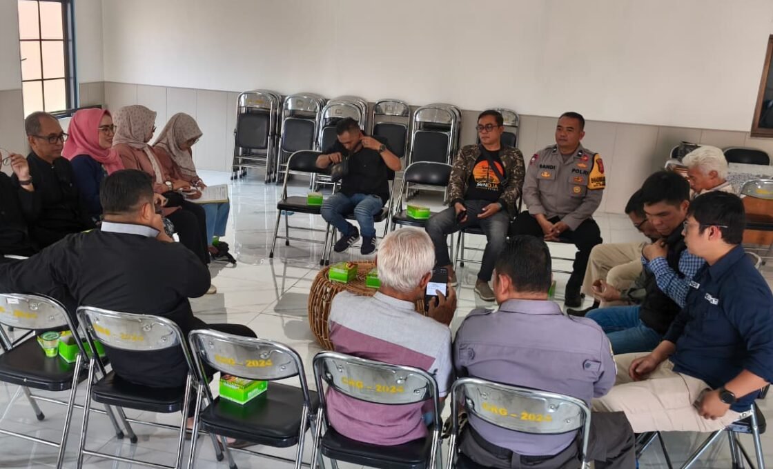 Perkuat Kemitraan Dengan Warga, Bhabinkamtibmas Caringin Ajak Tokoh Masyarakat Jaga Kamtibmas