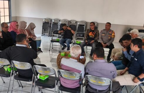 Perkuat Kemitraan Dengan Warga, Bhabinkamtibmas Caringin Ajak Tokoh Masyarakat Jaga Kamtibmas
