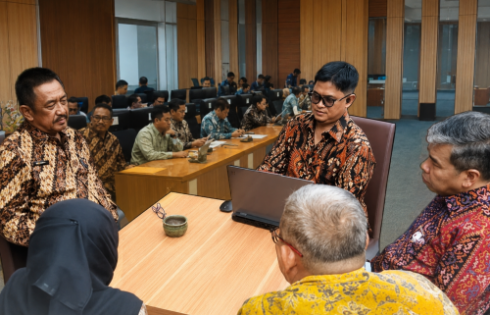 Bupati Sukabumi Paparkan Strategi Pengelolaan Sampah Pada High Level Meeting Program PTLS