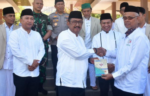 Ribuan Warga Ikuti Khatam Akbar, Pemkab Sukabumi Luncurkan Gerakan Wakaf 1 Juta Al-Qur’an