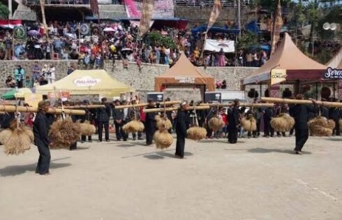 Ribuan Warga Hadiri Puncak Seren Taun Kasepuhan Sinar Resmi Ke – 447