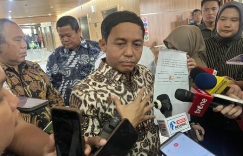 Raja Juli Akui Bupati Kuansing Tinggalkan Amplop di Kantornya, Tegaskan Sudah Dikembalikan Sebelum OTT KPK