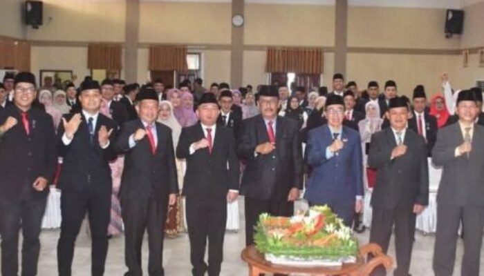 81 PNS Pemkab Sukabumi Terima Satyalancana Karya Satya