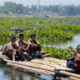Patok Jembatan Mulai Dipasang, Harapan Siswa Kampung Sadang Tak Lagi Menyeberangi Waduk dengan Rakit