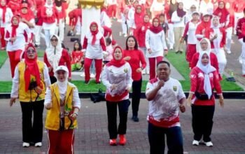 Ratusan Warga Padati Lapangan Cangehgar Ikuti Senam Bersama KORMI