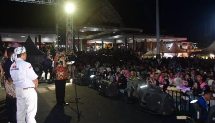 Bupati Sukabumi Buka Pasar Rakyat UMKM HJKS ke-156 di Palabuhanratu