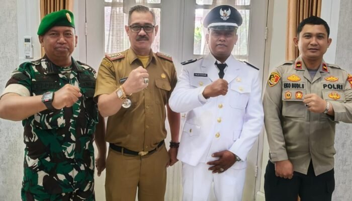 Bupati Garut Lantik Kepala Desa Cimanganten