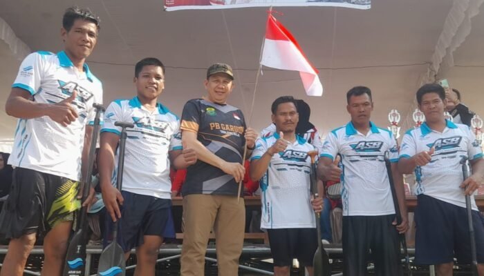 Meriahkan HUT RI ke-81, Anggota DPRD Ogan Ilir M. Iqbal Hadiri Lomba Perahu Bidar Tradisional Piala Gubernur