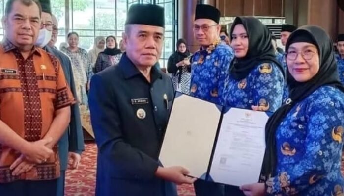 Pemkab Ogan Ilir Serahkan SK Penugasan 37 Guru Sebagai Kepala UPT Satuan Pendidikan