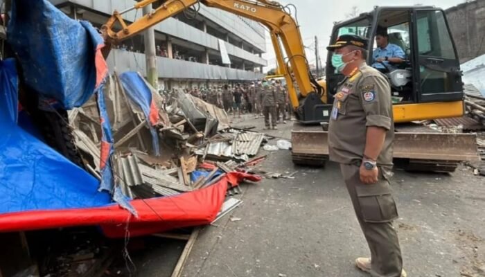 Satpol PP Tertibkan 350 Lapak Liar di Pasar Cisalak, Pemkot Dorong Pedagang Masuk ke Dalam Pasar
