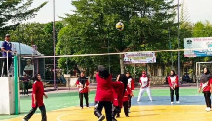 Camat Cisaga Buka Pertandingan Bola Voli Antar Instansi “Isi Kemerdekaan Dengan Prestasi dan Sportivitas