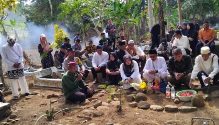 Menginjak Usia ke – 198, Warga Desa Bangunharja Sambut Dengan Tradisi Ngikis