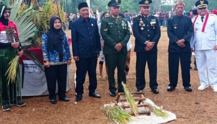 Upacara Kemerdekaan RI ke-81 tingkat Kecamatan Tetap Khidmat Meski Diguyur Hujan, Antusiasme Warga Tak Luntur
