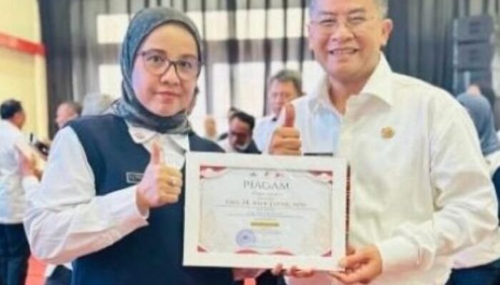 Bupati Sukabumi Asep Japar Raih Penghargaan Tokoh Penggerak Koperasi Jabar