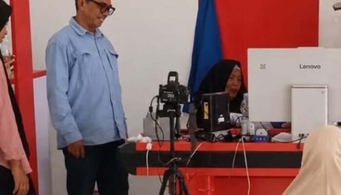 Jemput Bola, Disdukcapil Sukabumi Layani Perekaman KTP-el di Desa Bojongsawah