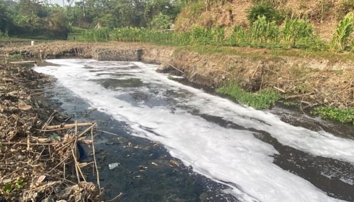 Sungai Cihaur Berubah Merah dan Berbusa, DLH KBB Mengaku Baru Tahu