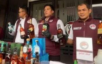 Polisi Bongkar Home Industry Miras Oplosan di Margahayu Bandung, Tiga Orang Jadi Tersangka