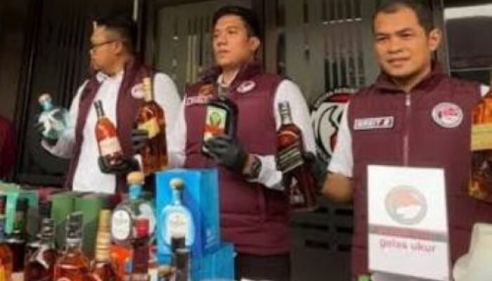 Polisi Bongkar Home Industry Miras Oplosan di Margahayu Bandung, Tiga Orang Jadi Tersangka