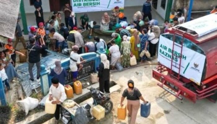 BAZNAS Salurkan 96 Ribu Liter Air Bersih Untuk 10.526 Warga Terdampak Kekeringan di Sukabumi