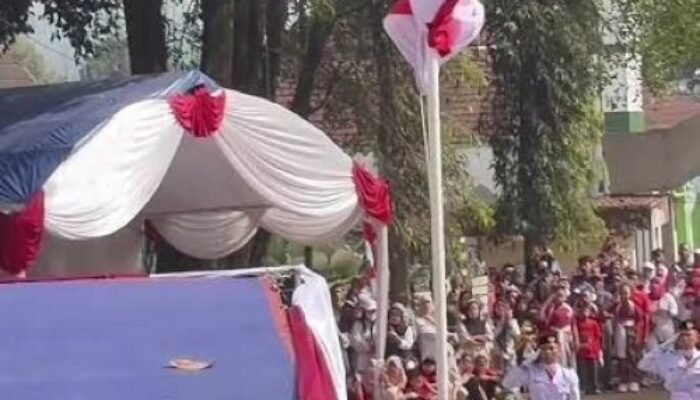 Tali Bendera Putus Saat Upacara HUT RI di Palagan Bojongkokosan, Paskibra Sigap Selamatkan Merah Putih