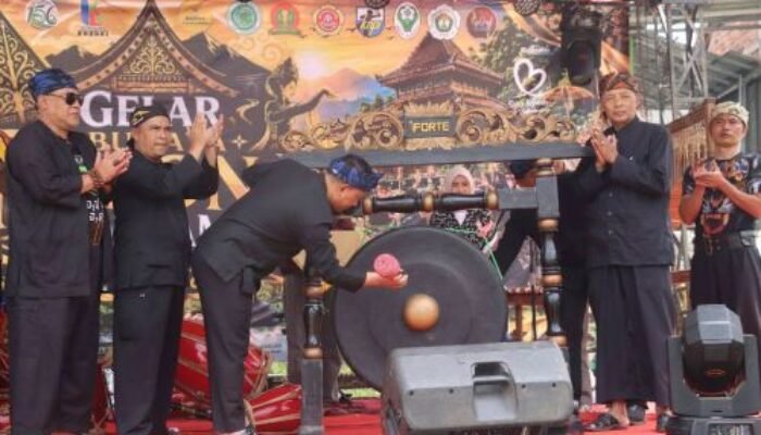 Gelar Budaya Pesona Kadudampit, Wabup Andreas Dorong Generasi Muda Lestarikan Budaya dan Jaga Lingkungan