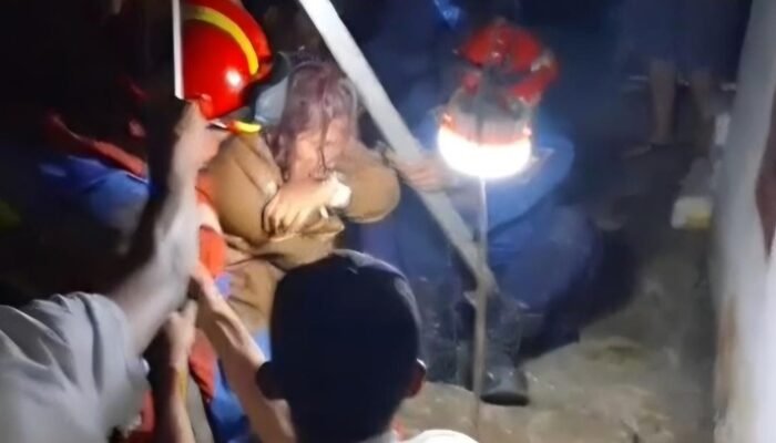 Perempuan 40 Tahun Tercebur Sumur Sedalam 17 Meter di Parung, Damkar Berhasil Evakuasi Korban