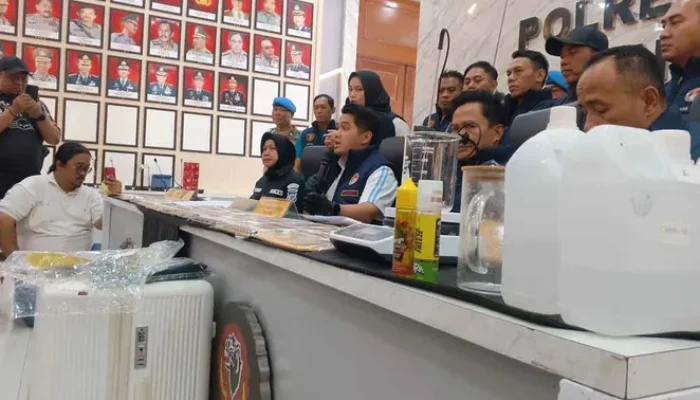 Polrestabes Bandung Bongkar Lab Gelap Liquid Vape Narkotika, 400 Cartridge Disita