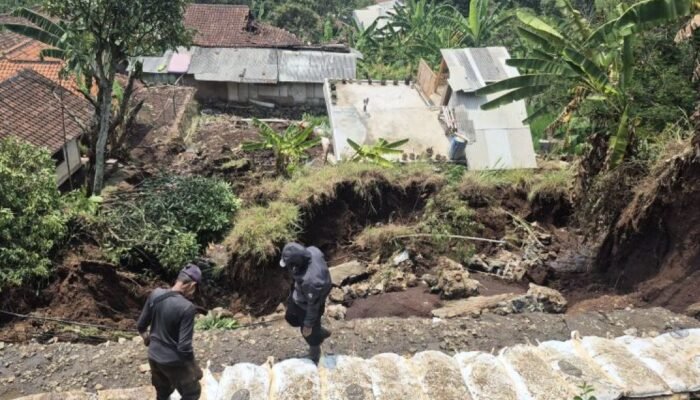 Pemkab Bandung Siapkan Relokasi Dua Rumah Terdampak Longsor di Kutawaringin