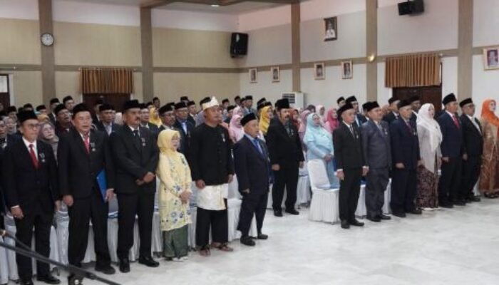 156 PNS Sukabumi Terima Satyalancana Karya Satya di HJKS ke-156