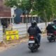 Jalan Cipayung – Pitara Depok Diperlebar 2 Meter, DPUPR Pasang Sheet Pile Sedalam 15 Meter