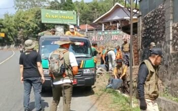 DLH Cianjur Angkut 1,5 Ton Sampah dari Jalur Puncak-Cianjur