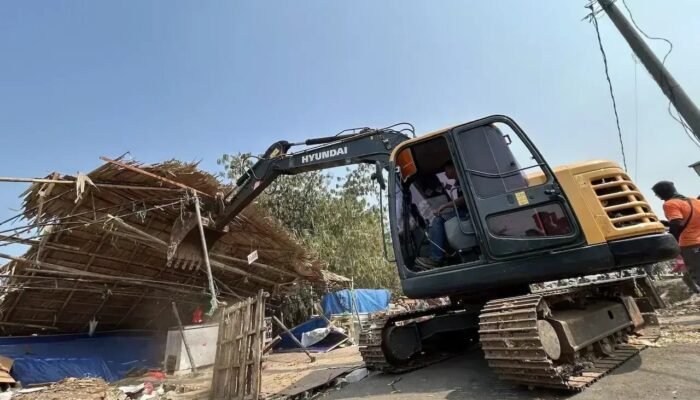 Depok Tak Main-Main ! 170 Bangli dan PKL di Trotoar GDC Ditertibkan Satpol PP, Sudah 5 Kali Ditertibkan Masih Membandel