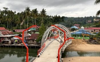 Jembatan Kelomang Teluk Sumbang: Simbol Kemajuan dan Kebanggaan Warga Biduk-Biduk, Berau