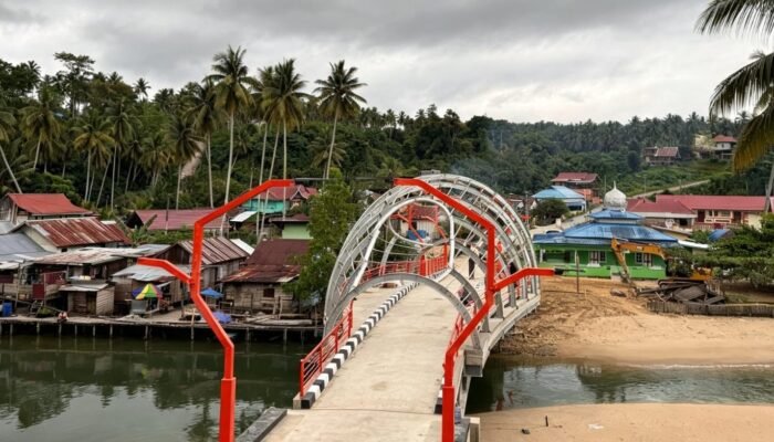 Jembatan Kelomang Teluk Sumbang: Simbol Kemajuan dan Kebanggaan Warga Biduk-Biduk, Berau