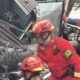 Papan Reklame Roboh Timpa Tiga Bangunan di Buahbatu Bandung, Satu Orang Tergencet