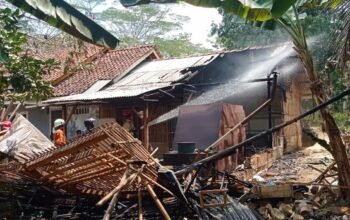 Kebakaran Home Industri Tusuk Sate Rugi Capai Rp. 80 Juta; Forkopimcam Cisaga Imbau Warga Waspada Kebakaran Musim Kemarau