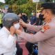 Kapolres Metro Depok Bagikan Masker Gratis Antisipasi Abu Krakatau