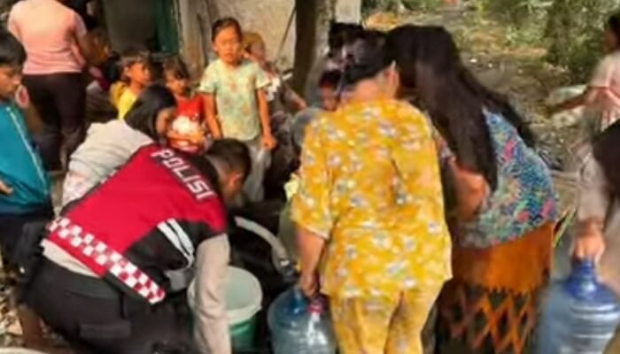 Polres Cianjur Salurkan 5.000 Liter Air Bersih, Penyaluran ke – 48