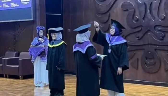 Wisuda Paling Mengharukan di UI : 120 Lansia Depok Diwisuda, Sekolah Lagi di Usia 60+ Tahun