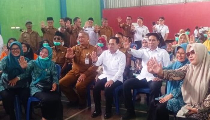 Wakil Menteri Kesehatan, dr Benjamin Paulus Oktavianus dan Wamendagri, Akhmad Wiyagus Tinjau Penanganan TBC dan Layanan Kesehatan Gratis di Puskesmas Cisaga, Kabupaten Ciamis