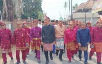 Hari Jadi Marga Danau ke-262, Muchendi Mahzareki Terima Gelar Adat